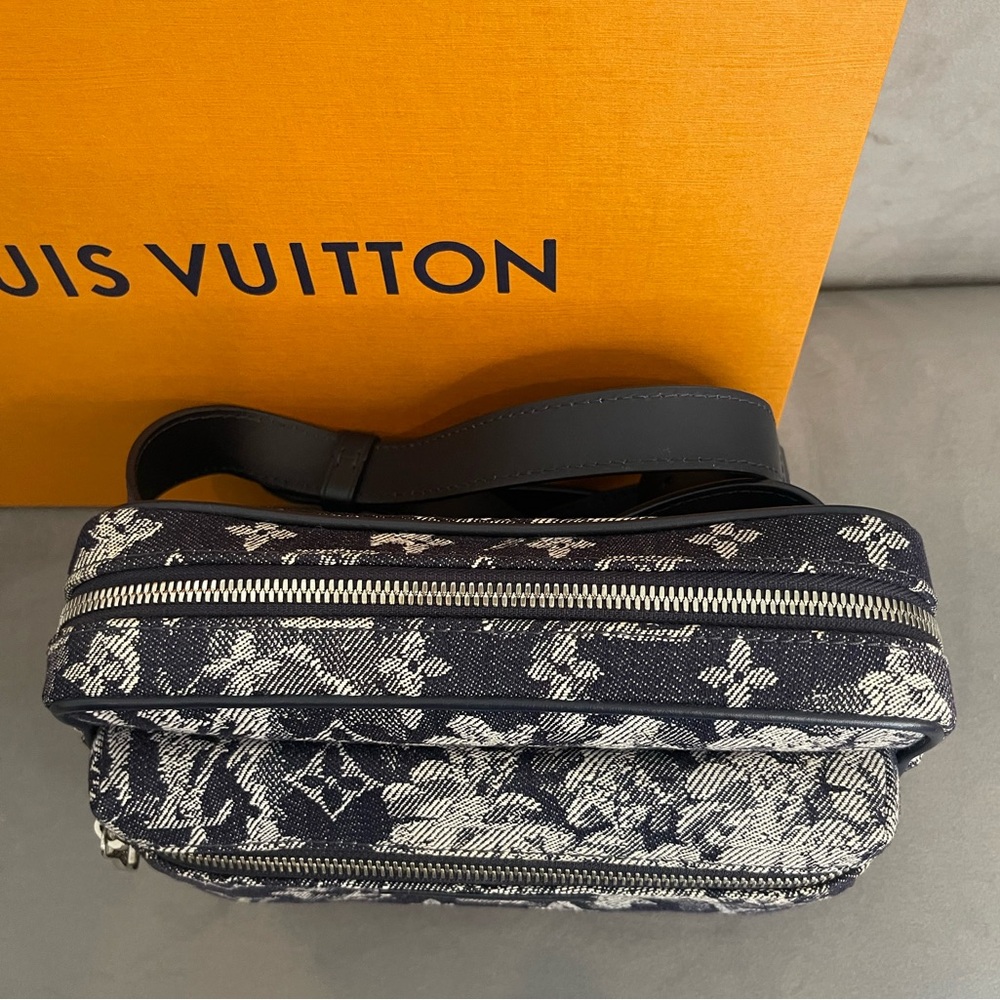 🌟 SOLD 🌟 NWT Louis Vuitton Monogram Tapestry Outdoor Bumbag - Picture 7 of 12